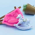 Rosa Silikonform Schaukelpferd mit blauem Tortenaufsatz für DIY Backen und Dekoration - Schaukelpferd Form (Rosa)