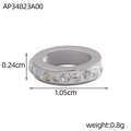 Makrofoto einer 1,05 cm Edelstahlperle mit funkelnden Strasssteinen für DIY-Schmuck - Eternity Ring mit Strass-Pflaster (AP34823A00)