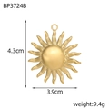 Detailed dimension guide for golden sun charm showing 4.3cm height and 3.9cm width - Wavy Sun Style (BP3724B)