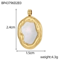 Vue détaillée du pendentif ovale en or avec nacre indiquant les dimensions 2,4cm x 1,5cm - Pendentif Ovale en Coquillage à Bord de Lave (BP43796D2E0)