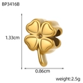 Vue macro du pendentif trèfle à quatre feuilles plaqué or 18 carats avec dimensions - Forme de Trèfle 3D (BP3416B)