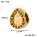 Vue détaillée du pendentif goutte dorée montrant la taille 0,99 cm et le trou - Perle Goutte d'Eau Rainurée (BP3418B)