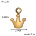 Vue macro d'un petit pendentif couronne dorée montrant les dimensions précises - Style Couronne à Trois Pointes (HP1222B)