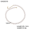 Détail du collier de perles 10mm avec longueur 40+5cm et fermoir mousqueton doré - Collier Perles Blanches Lisses (GX02031D)