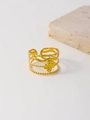 Details des mehrlagigen Goldrings mit gehämmertem Kleeblatt und gewellten Bändern - Kleeblatt Mehrschichtiger Stil (FJ34532D0W0)