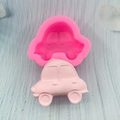 Stampo in silicone rosa per auto cartoon per cioccolato e torte su sfondo di legno blu - Forma Auto (QH1695) / Rosa