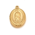Goldener ovaler Anhänger mit Guadalupe-Madonna Relief und Sonnenstrahl Gravur - Gold