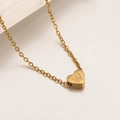 Collar de acero inoxidable dorado con colgante de corazón y detalle de letra W grabada - Letra W-45cm