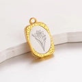 Goldener rechteckiger Blumenanhänger mit gepunktetem Rahmen und weißem Blumenmotiv - Juli Rittersporn (7-July)