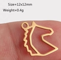 Détail d'un pendentif tête de cheval doré 12x12mm pour la création de bijoux DIY - Forme Tête de Cheval (DY820-2) / Or