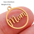 Goldener Edelstahl Mom-Anhänger für DIY-Schmuck, 14x16mm Größe auf der Fingerspitze gezeigt - Runder Mom-Briefverbinder (DY1104-2)