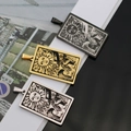 Pendentifs rectangulaires Tarot Le Soleil en finitions or, argent et noir sur acier inox - Le Soleil