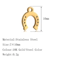 Polierter Hufeisenanhänger aus 18K vergoldetem Edelstahl mit seitlichen Lochdetails - Hufeisen Form (DY1435) / Gold