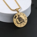 Pendentif zodiaque Verseau doré avec médaillon rond et chaîne à billes sur fond noir - Or Verseau