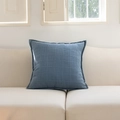 Detail van blauwe kussenhoes met getextureerde 3D-jacquard ruitjesstof op de bank - 30*50cm / Kussensloop / Blauw