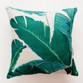 Gros plan sur l'imprimé feuille de bananier tropical sur housse de coussin en coton lin - Motif Feuille de Bananier Vert Foncé (JC-001)