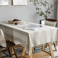 Nappe nordique à rayures beiges et grises avec des bordures à pompons élégantes - 120x160 / Rayure Grise + Gland