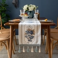 Chemin de table européen en chenille avec motifs floraux bleus et décor à franges - 32X300 / Blanc