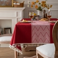 Mantel rojo festivo con diseño de espiga blanca y elegantes borlas de flecos decorativos - 100x140 / Onda Roja + Borla