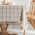 Tovaglia a quadretti in misto lino con frange a nappa bianche in beige e nero - 90x90cm / Griglia Beige Con Nappe