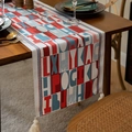 Runner da tavolo jacquard rosso e blu con motivi a lettere e nappine bianche - 33x140 / Lettera Rossa Con Nappina Grande