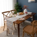 Runner da tavola bohémien con motivi geometrici arancio e blu e nappe di cotone - 34x140 / Geometrico Multicolore