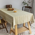 Tovaglia rettangolare jacquard verde salvia con linee intrecciate bianche in stile nordico - 135x100 / Cammello