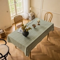 Tovaglia rettangolare verde chiaro con eleganti motivi a onde bianche ricamati - 135x100CM / Verde