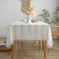 Nordischer weißer Jacquard-Tischläufer mit vertikalen Streifen und Quastenkante - 90x90cm / Weiß