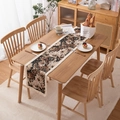 Runner da tavola jacquard con margherite rétro e frange su tavolo in legno - 30*120cm / Nero