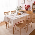 Florale Tischdecke mit roten Beerenmustern und gewelltem Rand auf beigem Stoff - 130x200 / Zweig Rote Tulpe