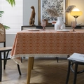Mantel bohemio naranja con patrones de diamantes blancos y elegantes bordes de borlas - 140x140 / Naranja