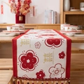 Camino de mesa para boda china con flores de ciruelo rojas y carácter囍 con borlas - Mantel individual (pieza única) / Hilo Dorado Carácter Xi Con Borlas Rojas