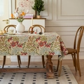 Detailaufnahme der Retro-Jacquard-Tischdecke mit roten Blumen und grünen Blättern - 60*60cm / Garngefärbt Zerdrücktes Blatt und Rote Blume