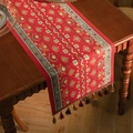 Runner da tavolo moderno in jacquard con motivi ondulati rossi e nappe colorate - 35x120 / Stile rosso vintage (con nappe rosse)