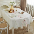 Elegante cremeweiße Tischdecke mit rosa Blumenstickerei und Fransenbesatz für Esstische - 140x180 / Oval Bestickt Pastoral Blume (Quaste)