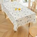 Tovaglia rettangolare crema con motivi a mezzaluna blu e decorazione di nappe bianche - 60x60 / Curva Blu Con Nappina