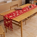 Roter festlicher Tischläufer mit traditionellen Quasten und floralem Jacquard-Muster - 35x120 / Neujahr + Rote Quaste