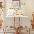 Chemin de table bohème en coton et lin avec vagues marron et glands - 140x100CM / Motif Lin Naturel Vague