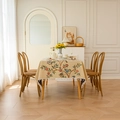 Rechthoekig beige tafelkleed met bloemen jacquard patroon en witte kwastjes op de eettafel - 140x140cm / Gele Basis Pioenroos Met Kwastjes