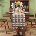 Camino de mesa retro americano con diseño de rombos marrones y borlas decorativas - 33*140cm / Cuadrícula Café y Blanca