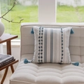 Federa per cuscino quadrata nordica bianca con strisce blu e nappine laterali - Square Style / Blu