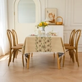 Beige bloemig tafelkleed met kleine madeliefjes borduursels en witte kwastjes afwerking - 140x140cm / Gele Basis Orchidee Met Kwastjes