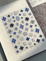 3D-geprägte Nageltattoo-Sticker YT7573 mit blau-violetten böhmischen Blumenmustern im Retro-Stil - Blau-Weißer Geprägter Stil (YT7573)