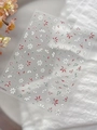 5D geprägte weiße Blumen und rote Blütenblätter Nagelaufkleber Stil 7570Pro Goldakzent - Silberprägung (YT7570Pro)