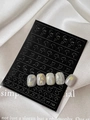 Halloween nail art sticker YT 103 met zilveren ginkgoblad patroon op grijze nagels - Ginkgoblad YT105