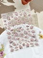Detailansicht der Vintage Rosa Rose Nageltattoos YT6228 mit Blumen und Textmustern - Geprägte Rose (YT6228)