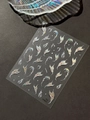 Adesivo per unghie farfalla laser dettagliato con motivi a spirale su sfondo scuro opaco - Stile Olografico Farfalla 5D (YT6821Pro)