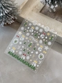 Vue macro d'autocollants pour ongles de Noël avec arbres dorés et flocons de neige - Style Vert YT6528