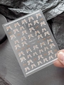 3D-geprägte weiße Spitzen-Schleifen-Nagelsticker mit eleganten orangefarbenen Linien - Relief Stil YT5661